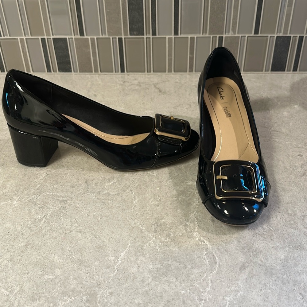 Clarks patten leather pumps
